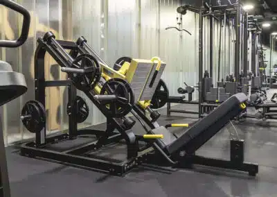 maquina de gimnasio para hacer ejercicio de piernas
