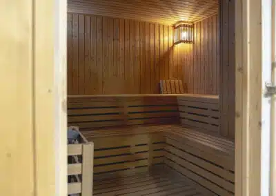 sauna de madera del gimnasio