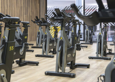 sala con bicis estaticas