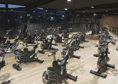 sala de spinning con bicis