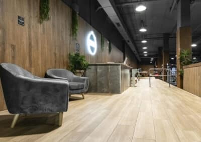 pasillo de acceso al gimnasio