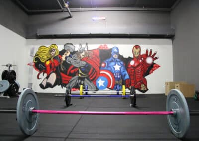 sala con dibujo en la pared