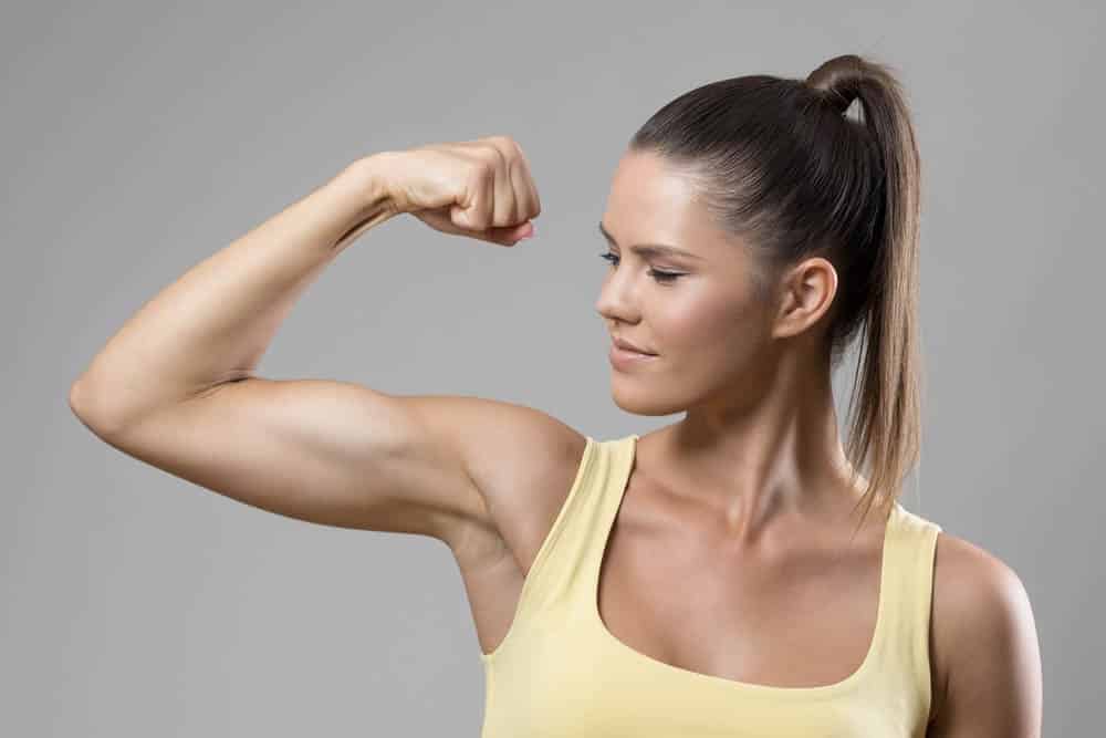 ejercicios brazo mujer