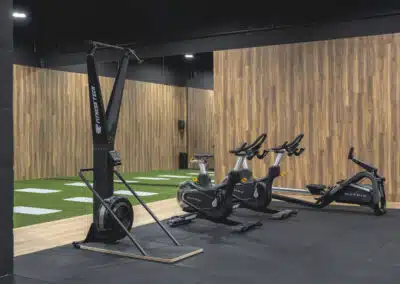 sala con bicis estaticas