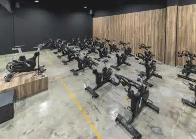 sala de spinning con bicis
